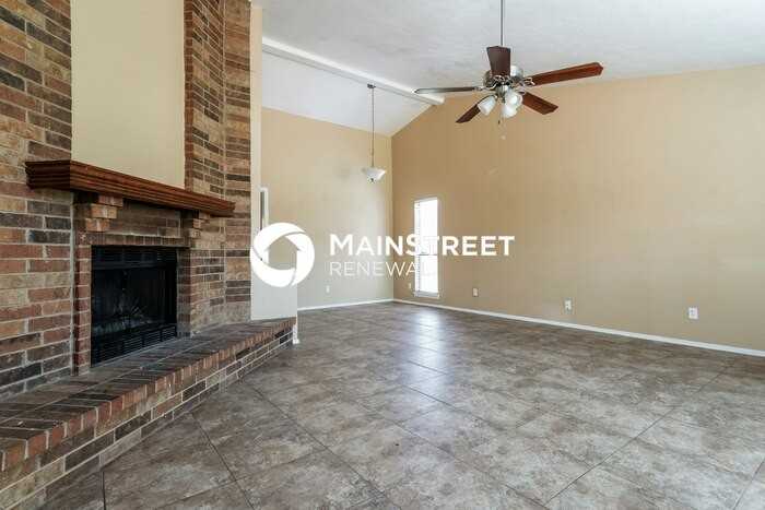 508 Nora Ln - Photo 4 of 17