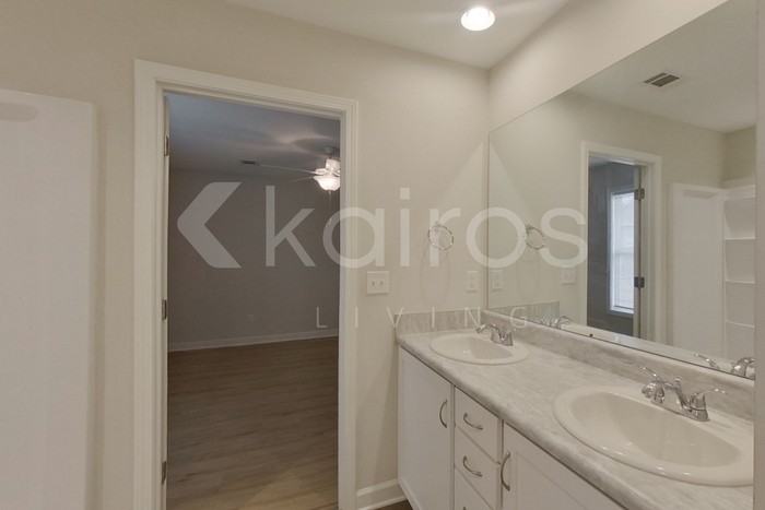 1451 Maxwell Cir - Photo 6 of 17