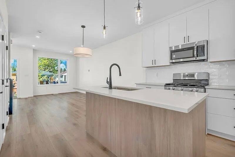 10504 151 Street Northwest - Photo 4 of 43