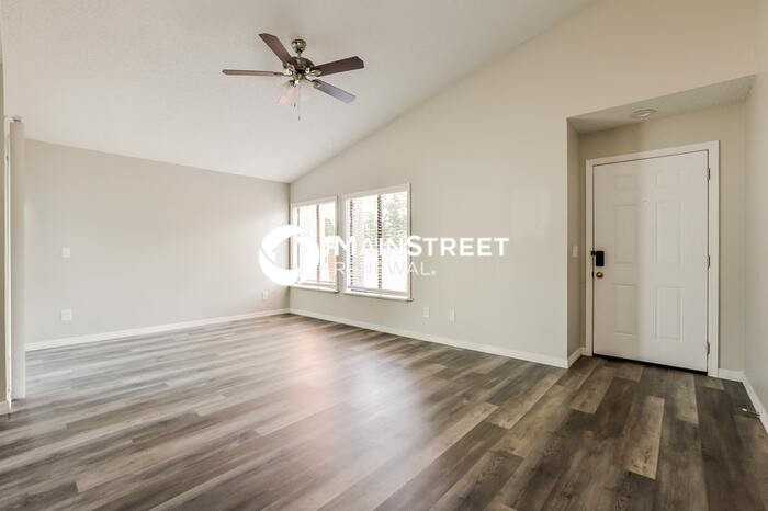 5320 Pinebury Ct - Photo 5 of 17