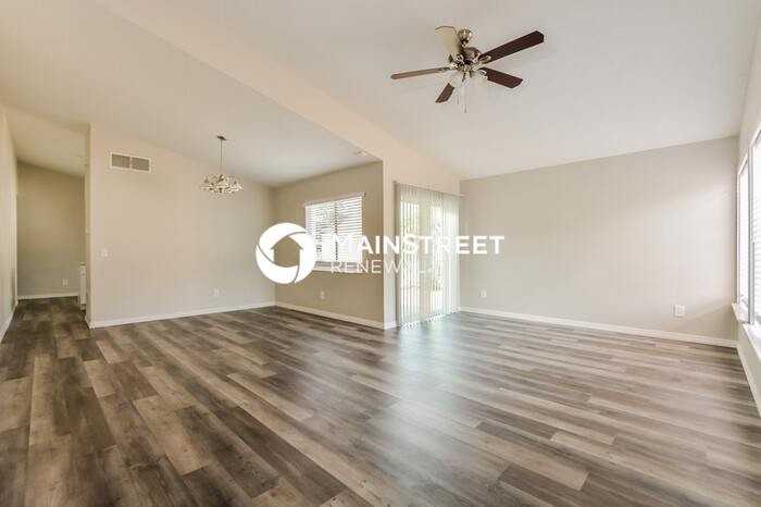 5320 Pinebury Ct - Photo 6 of 17