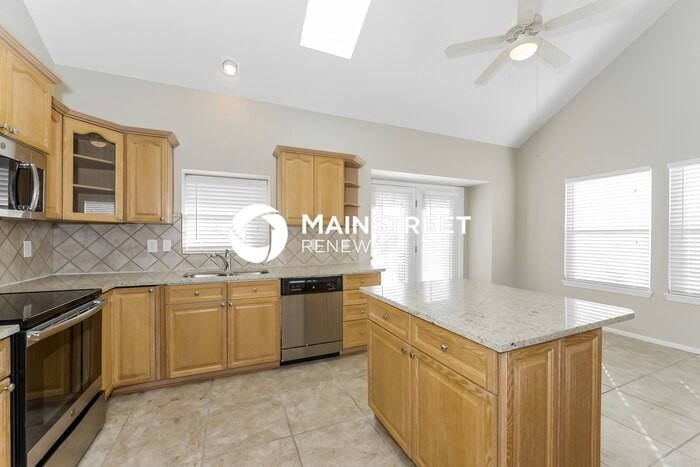 3407 Nw 85th Ct - Photo 5 of 17