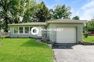 featured image of 3855 E Mound St