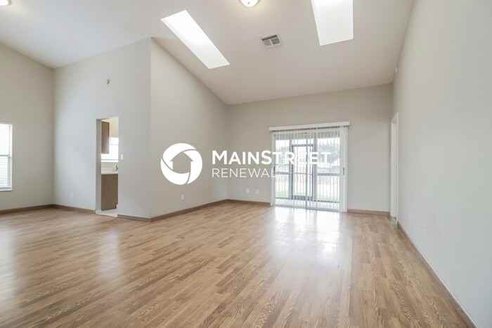 1066 Covington St - Photo 3 of 16