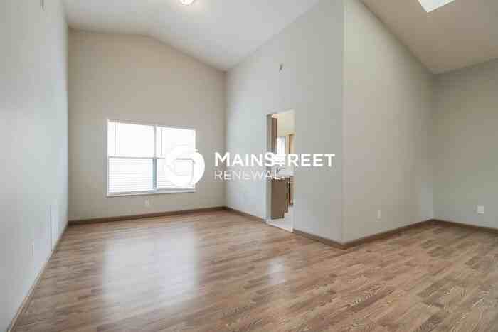 1066 Covington St - Photo 4 of 16