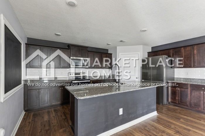 216 Belle Ct - Photo 7 of 30