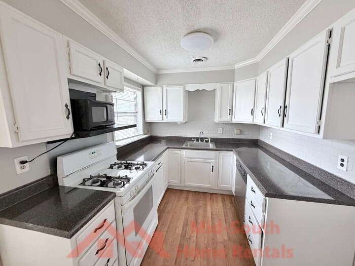 1904 Capri St - Photo 7 of 24