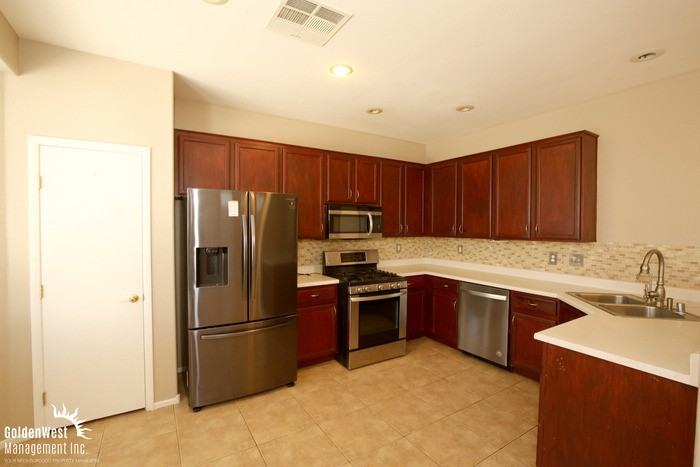 5924 Desert Twilight Ct - Photo 4 of 13