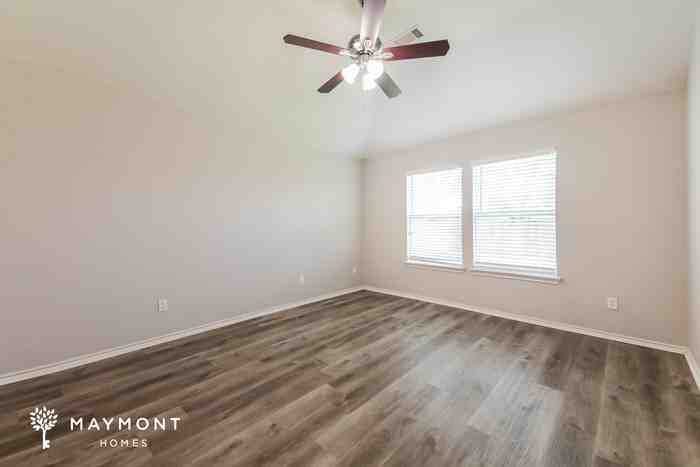 1013 Bainbridge Ln - Photo 6 of 12