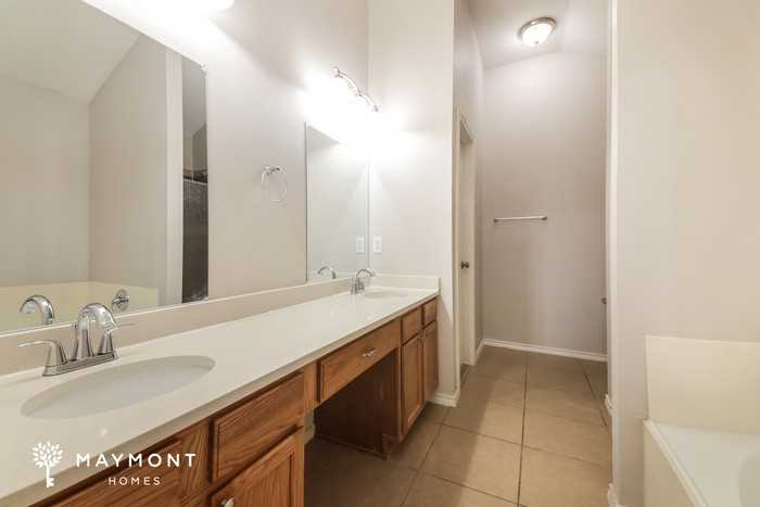 1013 Bainbridge Ln - Photo 7 of 12