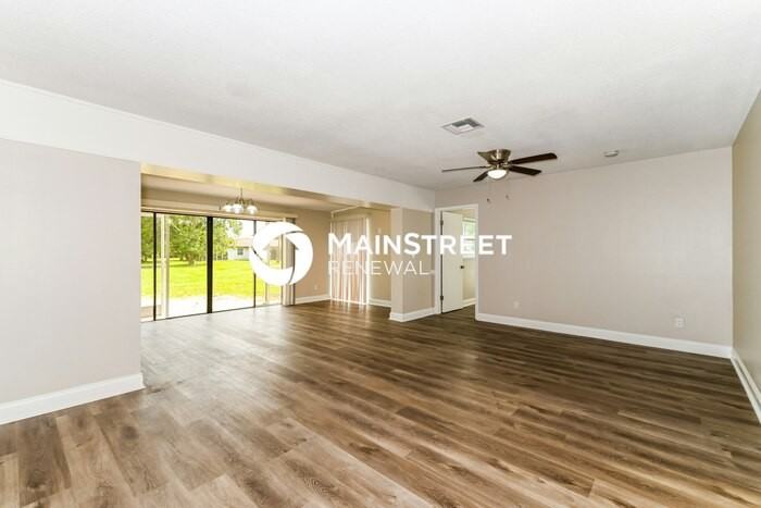 907 E 3rd St - Photo 3 of 16