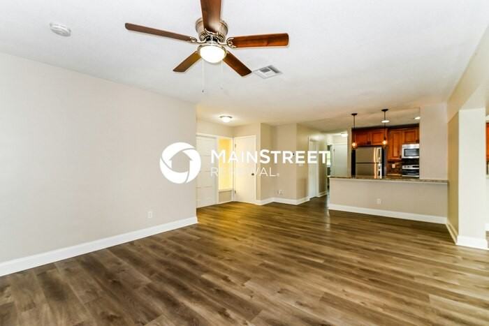 907 E 3rd St - Photo 4 of 16