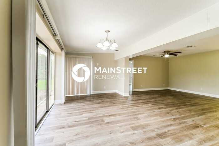 907 E 3rd St - Photo 6 of 16