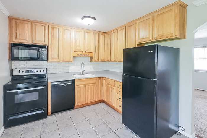 1886 Florida Dr - Photo 3 of 10