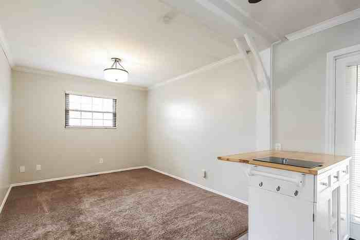 1886 Florida Dr - Photo 4 of 10