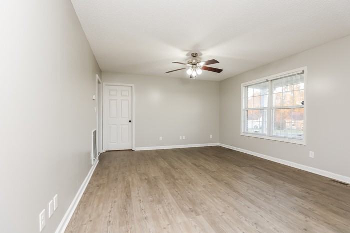 1026 Mile High Dr - Photo 3 of 10