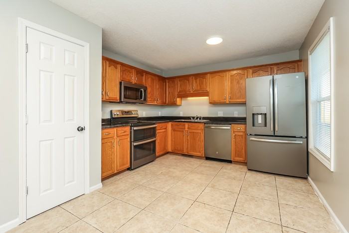 1026 Mile High Dr - Photo 4 of 10