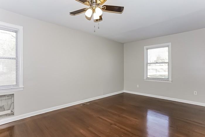 2425 Sparks Rd - Photo 7 of 16