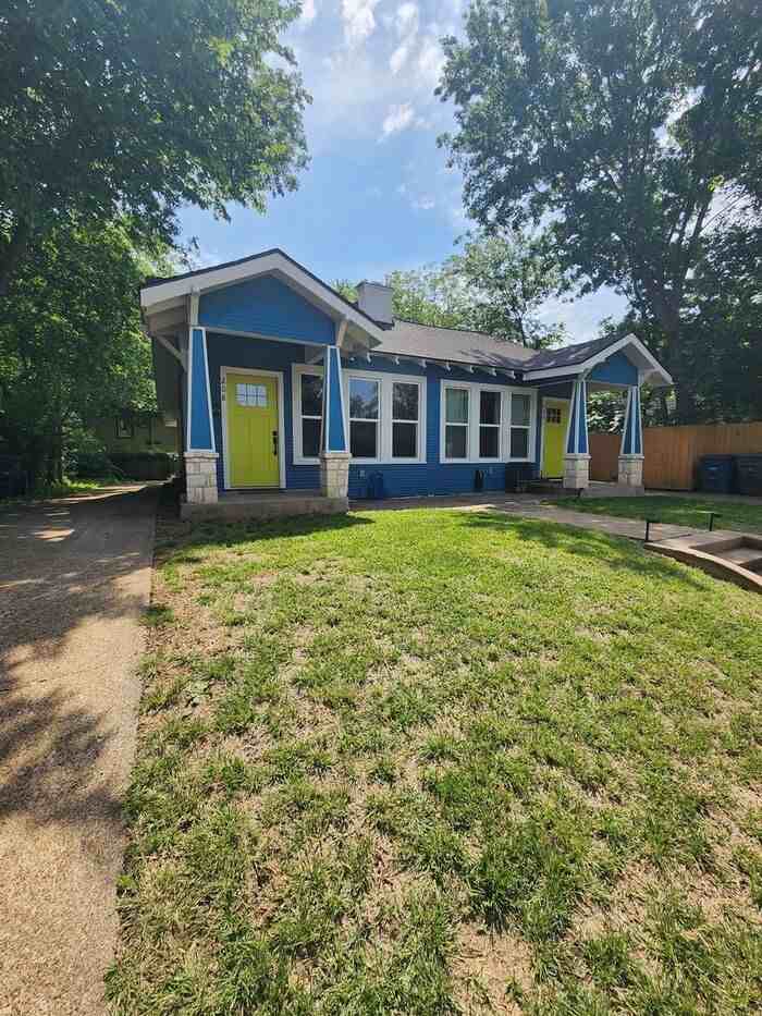 208 N Waverly Dr - Photo 2 of 16