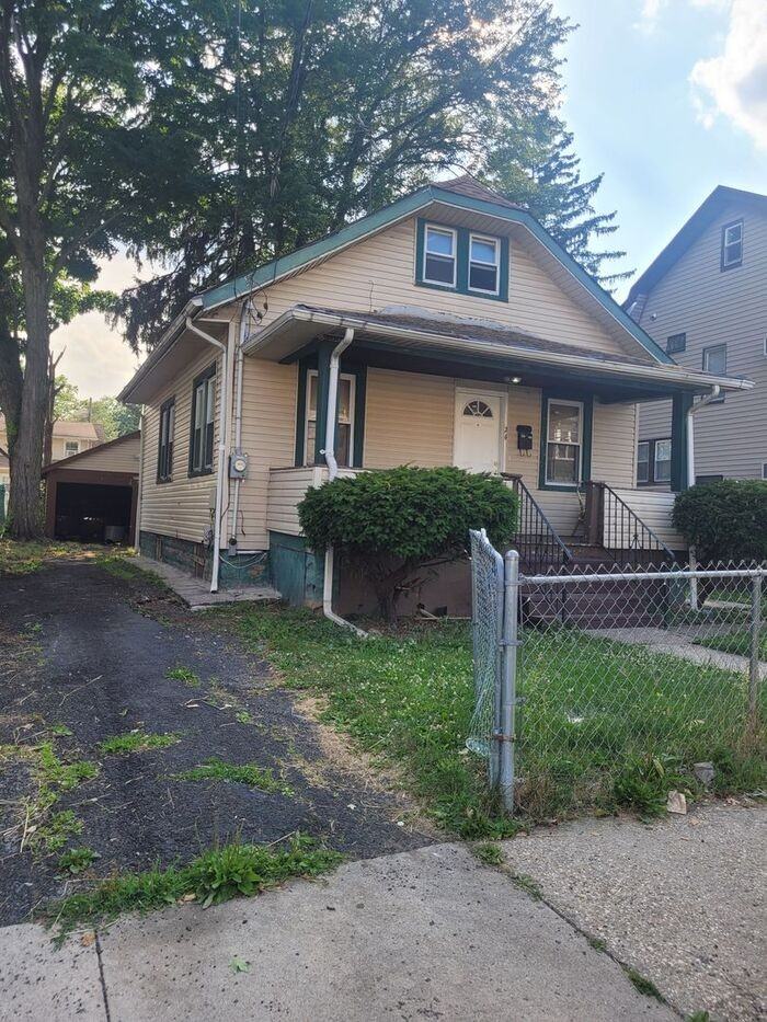 24 Valley St
