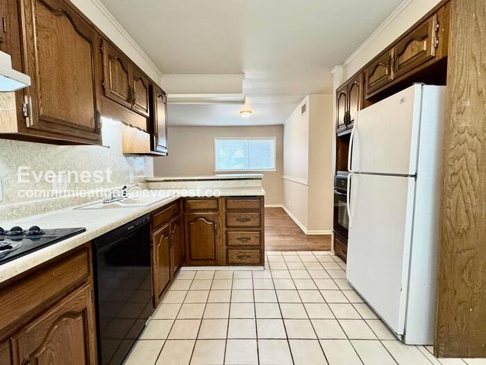 5764 E 24th St - Photo 3 of 30