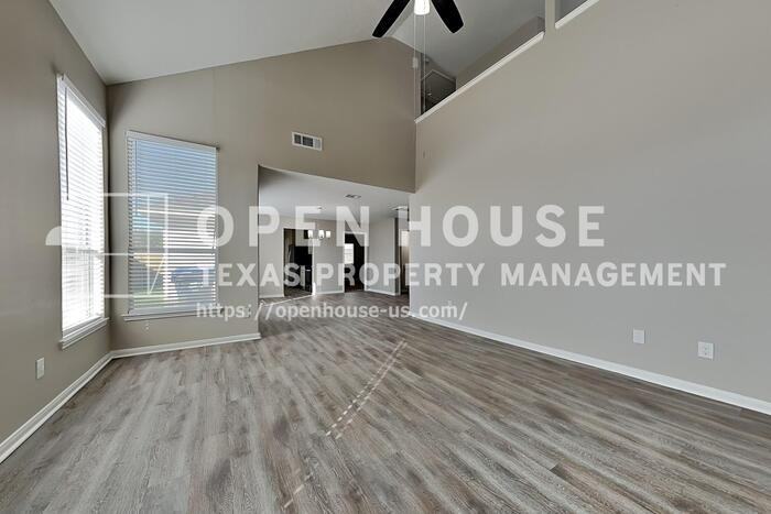 29207 Fox Fountain Ln - Photo 4 of 25