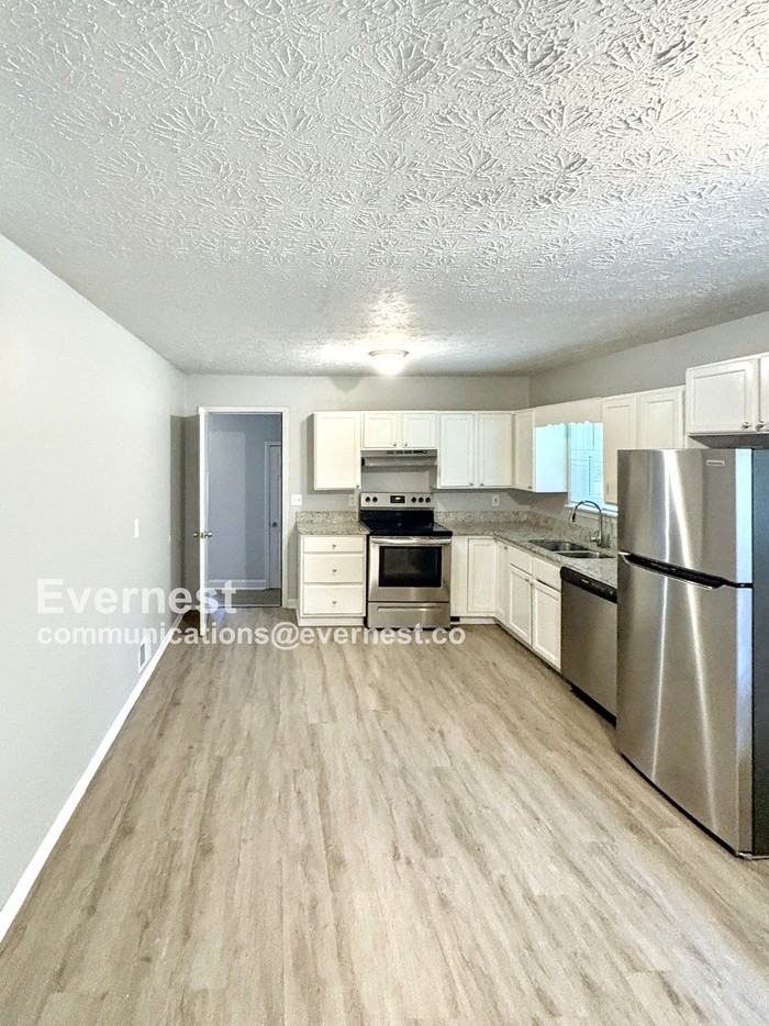 8802 Homewood Dr - Photo 2 of 26