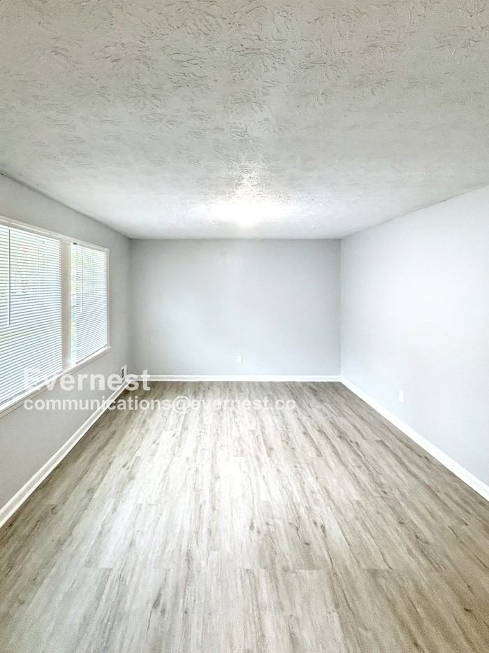 8802 Homewood Dr - Photo 4 of 26