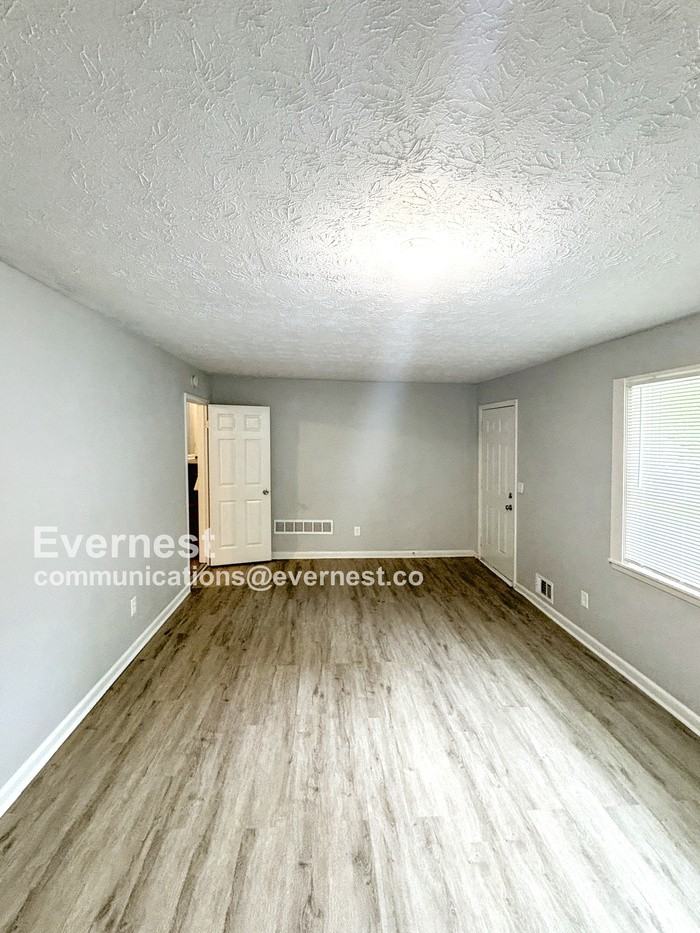 8802 Homewood Dr - Photo 5 of 26