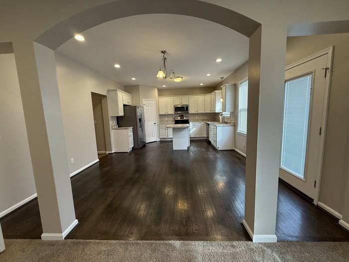 2384 Oakview Ct - Photo 3 of 37