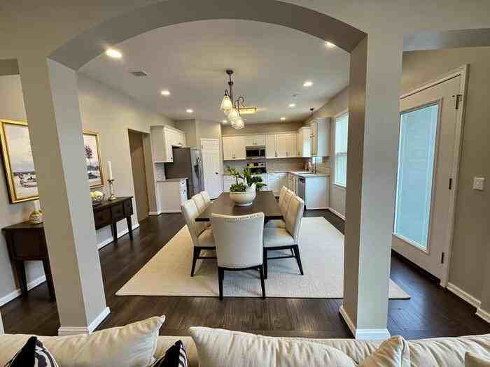 2384 Oakview Ct - Photo 4 of 37