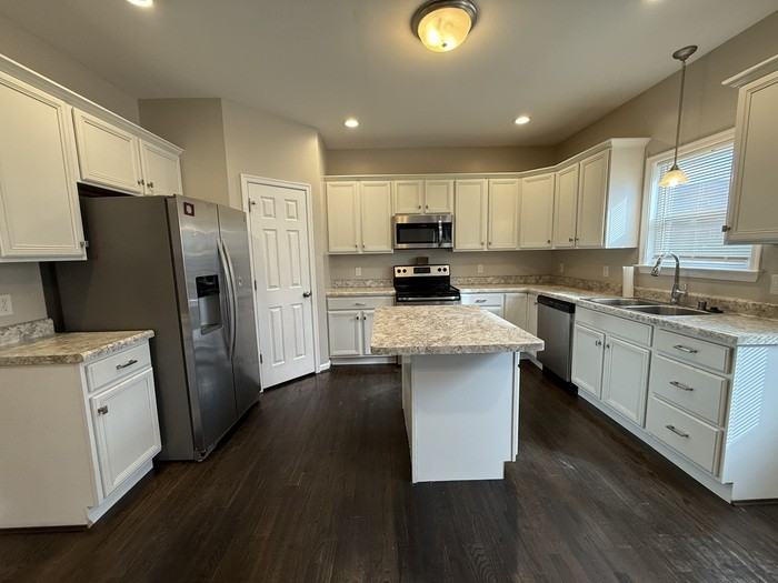 2384 Oakview Ct - Photo 5 of 37