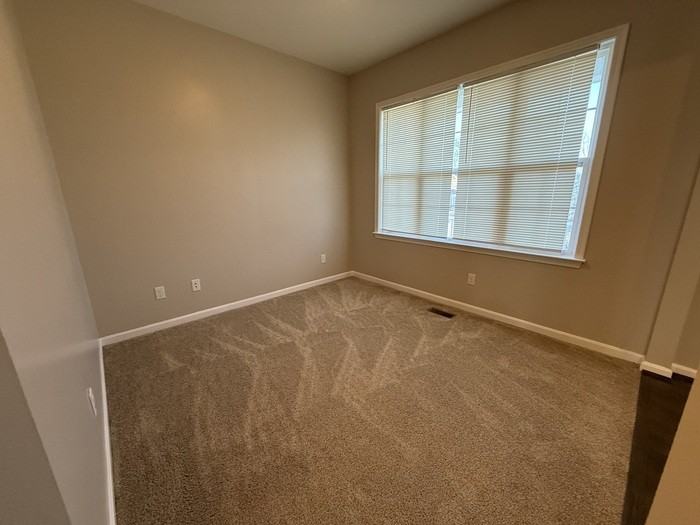 2384 Oakview Ct - Photo 7 of 37