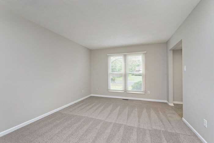 7822 Ashton Pl - Photo 5 of 28