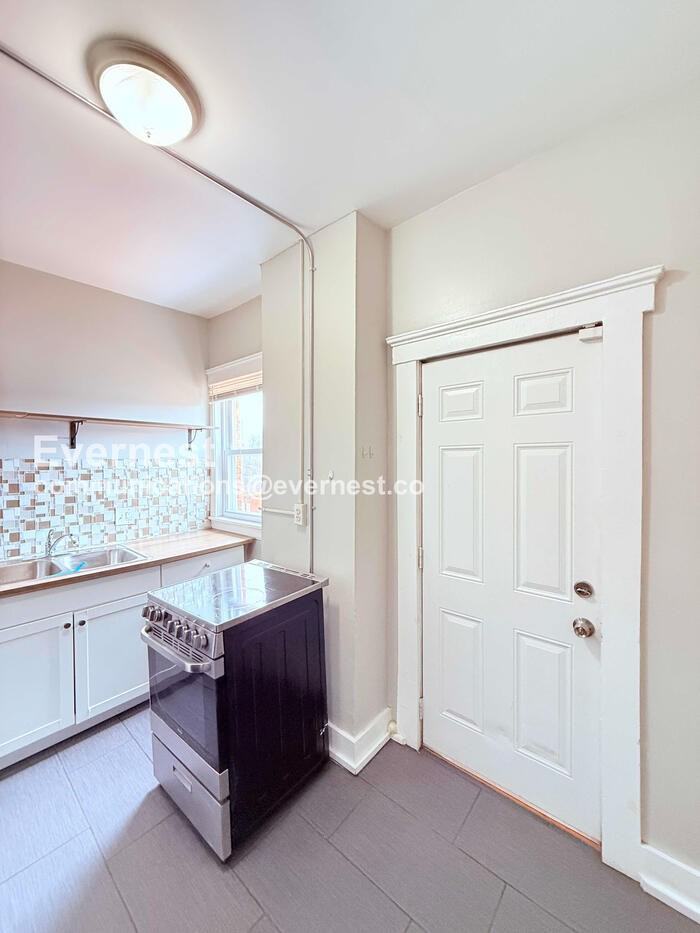 504 Westminster St #2 - Photo 3 of 32