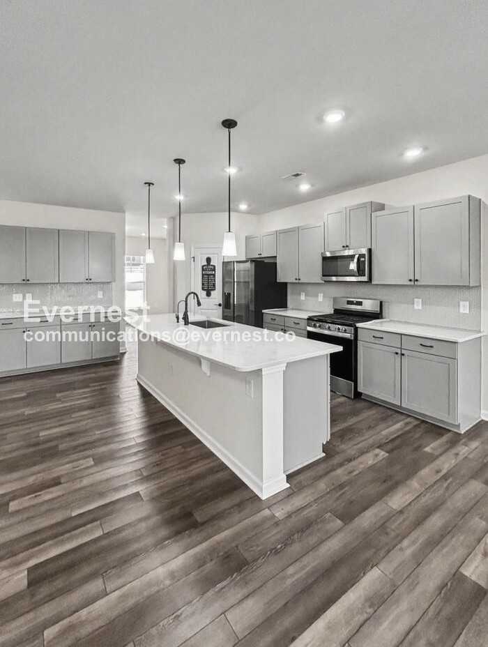 2145 Bethpage Dr - Photo 2 of 34