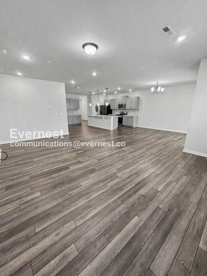 2145 Bethpage Dr - Photo 5 of 34