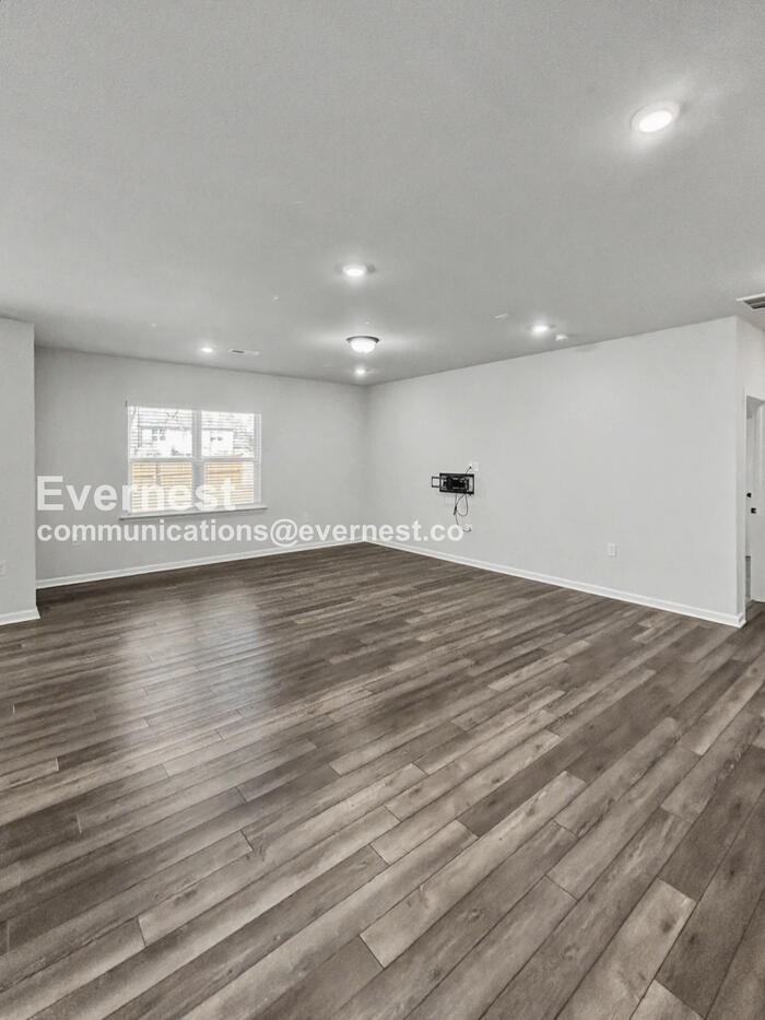 2145 Bethpage Dr - Photo 6 of 34