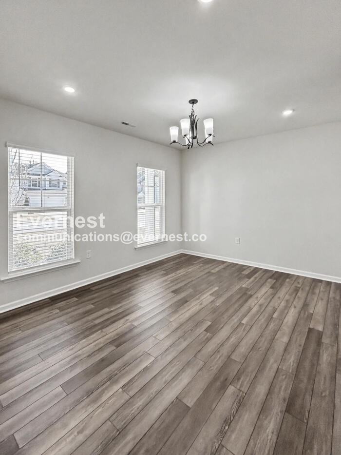 2145 Bethpage Dr - Photo 7 of 34