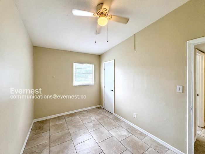 2925 N 46th St #B - Photo 4 of 14