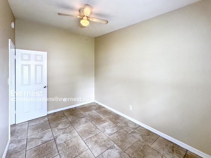 2925 N 46th St #B - Photo 5 of 14