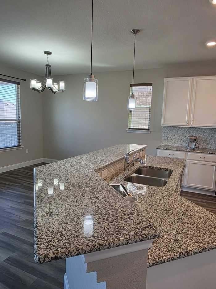 1704 Constanta Dr - Photo 4 of 13