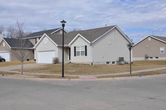 213 Flint Brook Dr - Photo 3 of 22