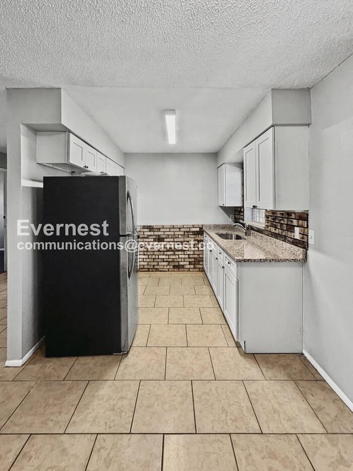 1649 Valeview Ct - Photo 4 of 23