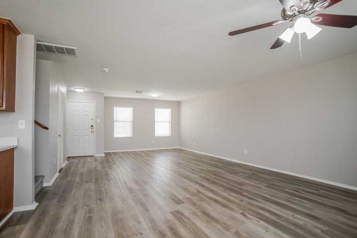 7830 Ashland Springs Ln - Photo 4 of 20