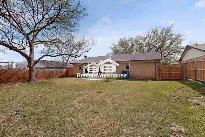 6517 Ridglea Dr - Photo 5 of 40