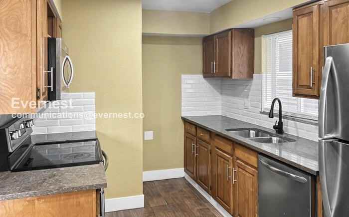 1006 E 15th Ave #A - Photo 2 of 20