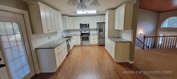 6141 Blue Ash Dr - Photo 3 of 27