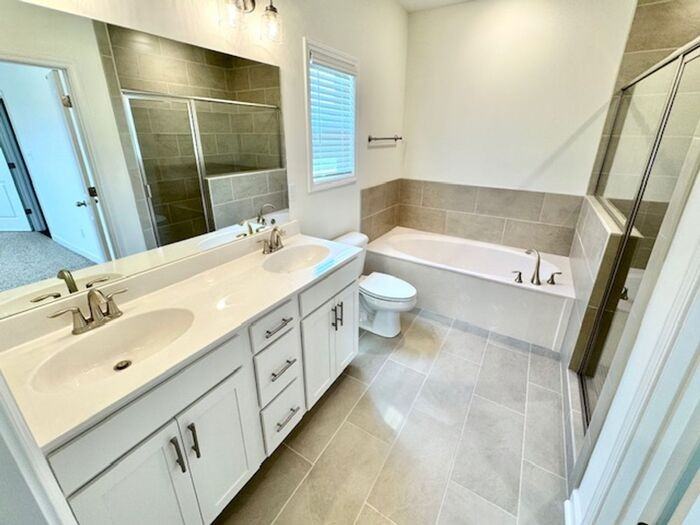 60 Hughetta St N - Photo 6 of 12