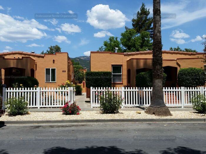 906 Washington St #7 - Photo 2 of 9